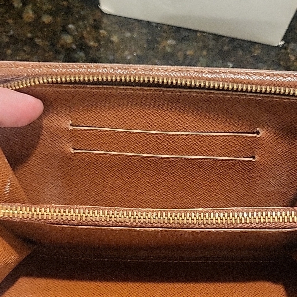 Louis Vuitton Brown and Gold Monogram Clutch - Picture 4 of 11